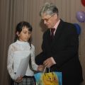 увеличить