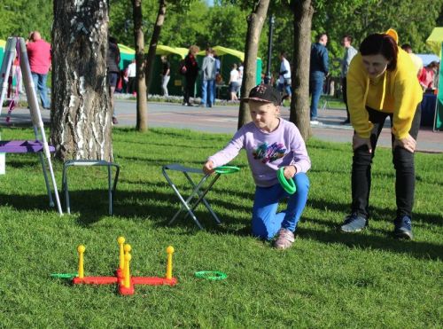 15 июня. МБ "Дом семьи проводит "Литературную игротеку" на пл. Ново-Соборной